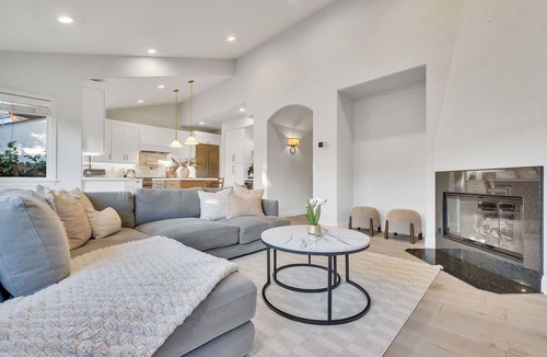Torrance House | Luxury Retreat: Yard, Beach, MAJOR INTERNATIONAL SPORTING EVENT: Sleeps 10