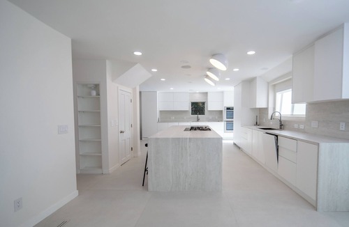 Beverlywood Villa | Luxury Smart Villa w/Heated Pool, Steam Sauna & Guest House Near Beverly Hills