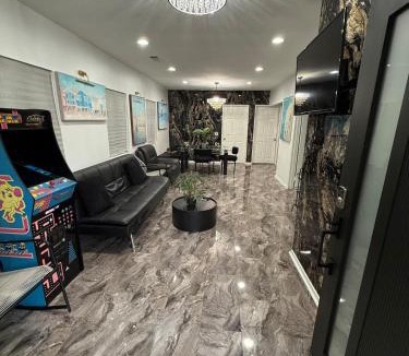 Downey Villa | LUXURY VILLA Estate Oasis