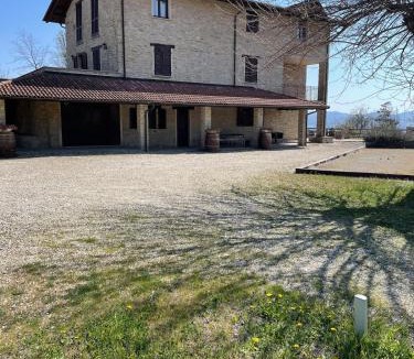 Castino Villa | Luxury villa with infinity pool & vineyard views