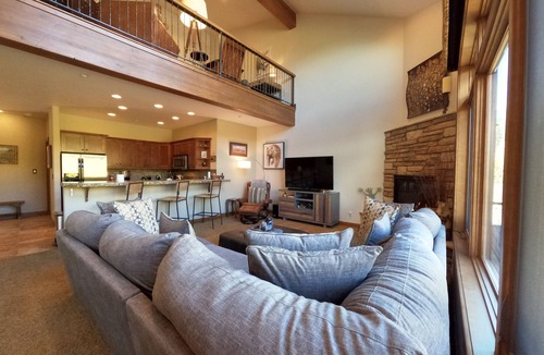 Purgatory House | Magnificent Townhome! Epic Mountain Views! Heated Pool! 2 Miles to Purgatory