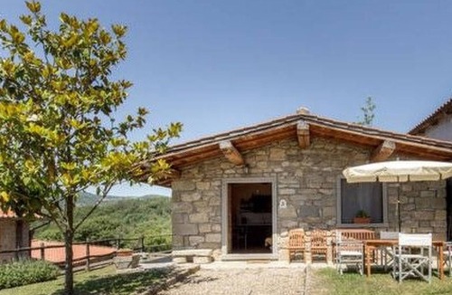 Pratovecchio House | Magnolienhaus mit Pool zwischen Florenz und Arez by Interhome