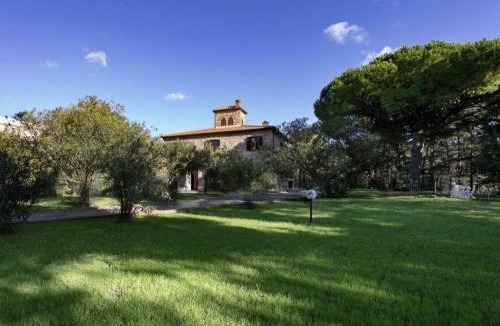 San Vincenzo Villa | Maison Antoinette