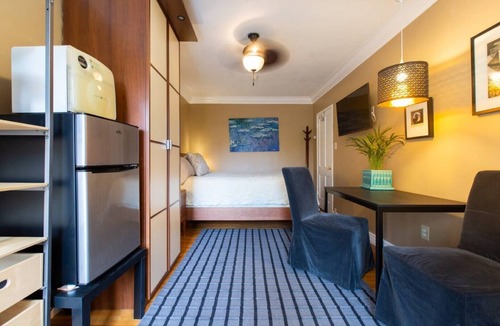 Mar Vista House | Mar Vista Suite of Private Entry,Patio & Spa Bath