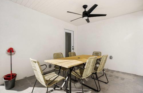 Compton House | Marbella Lane - Cityside Haven w Touch of Charm