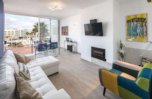 Meia Praia Apartment | Marina Bérrio - T1 Luxuriously Renovated in 2018, on Marina de Lagos