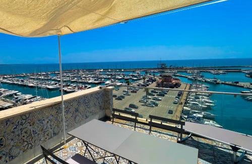 Nettuno Apartment | MARINA SEAVIEW APARTMENT - Central top-floor apartment with panoramic terrace, near Marina & Train Station - Nettuno