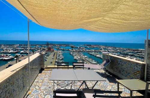 Nettuno Apartment | MARINA SEAVIEW APARTMENT - Central top-floor apartment with panoramic terrace, near Marina & Train Station - Nettuno