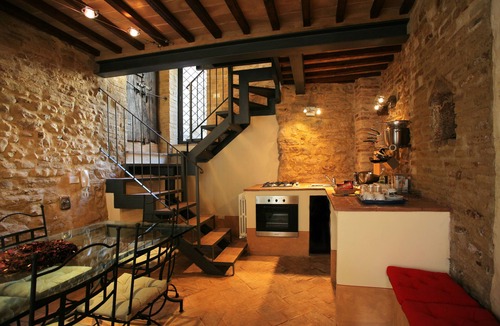 Montefalco Apartment | Melanzio holiday apartment with garden and swimming pool