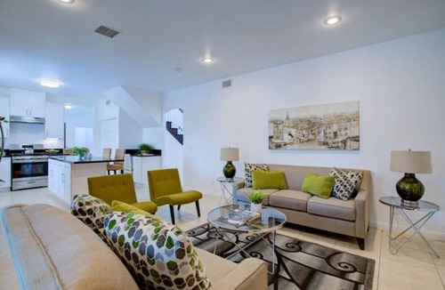 Inglewood House | MermaidsCoveLA- A hidden oasis in Los Angeles