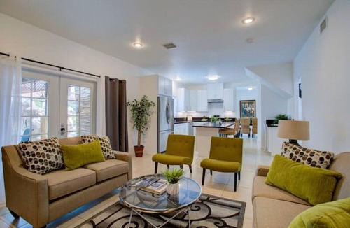Inglewood House | MermaidsCoveLA- A hidden oasis in Los Angeles
