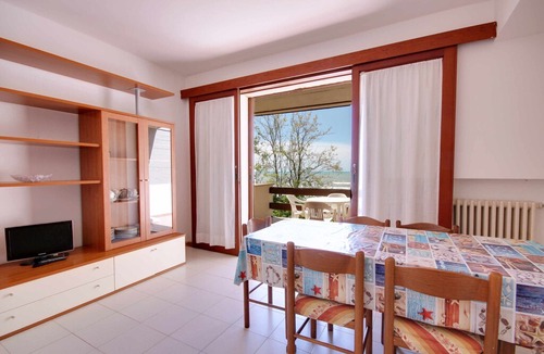 Castiglione della Pescaia Apartment | MIMMO n. 5 spazioso appartamento fronte mare con terrazza e posto auto