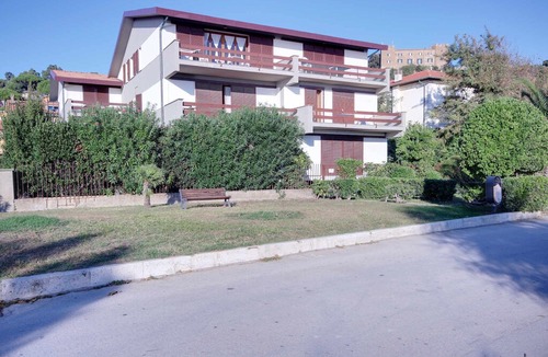 Castiglione della Pescaia Apartment | MIMMO n. 9 spazioso appartamento fronte mare con terrazza e posto auto