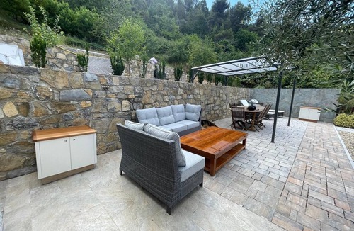 Vallebona House | Mimosetta Guest House: A Cozy Cottage Surrounded by Peace and Greenery, with Views of the Sea and Mountains