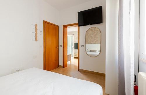 Fogliano Marina Apartment | Minimal Suite self check-in e Wi-Fi eccellente - P r a t u r e c c i Group