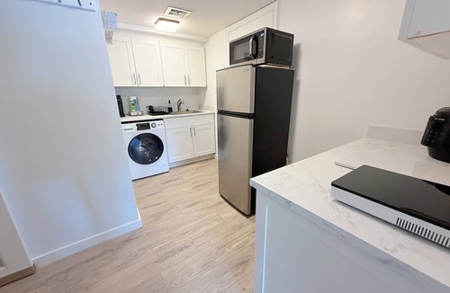 Aurora Apartment | Minimalist Private Suite with Yard Near UC Health & Anschutz