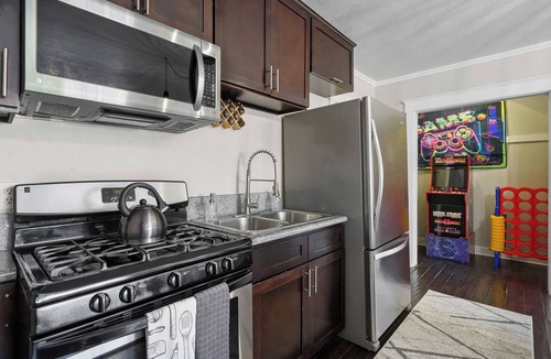 Eastside Apartment | Minutes from Beach - No Cleaning Fee - Free Parking - FIFA 2026!