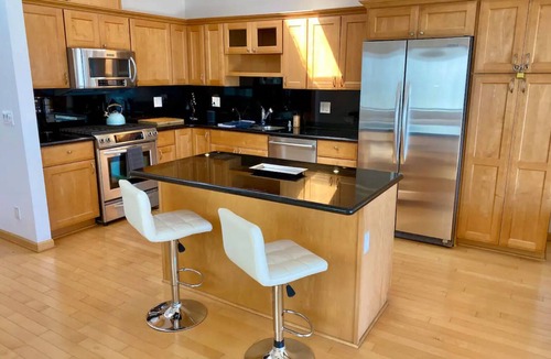 Fort MacArthur House | Mod2bd2ba ShowstoprViews. BBQ. Garage.nnHSR23-002993