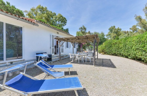 Lacona Apartment | Modern apartment with garden, air conditioning and Wi-Fi