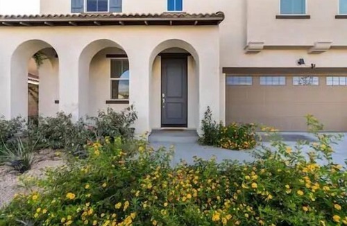 Fontana House | Modern 4BR Getaway Spa Perfect for Work & Family