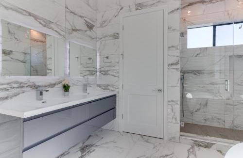 Mid City Villa | Modern 5 Bedroom Masterpiece With Rooftop Deck