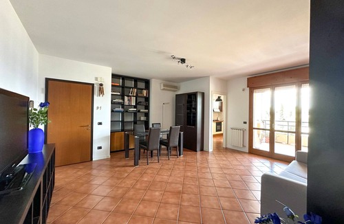 Zona XIX Casal Morena Apartment | Modern and bright two-bedroom apartment close to transportation and services