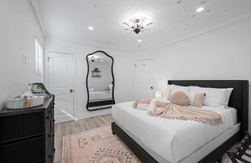 Pico - Robertson Apartment | Modern and Spacious 4 Bedroom Home