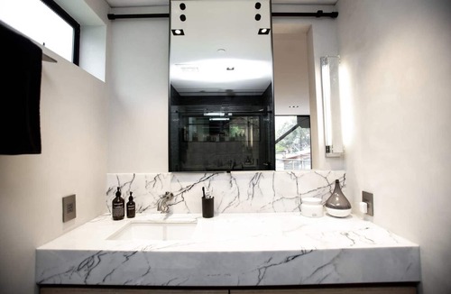 Beverly Glen House | Modern Architectural X-house