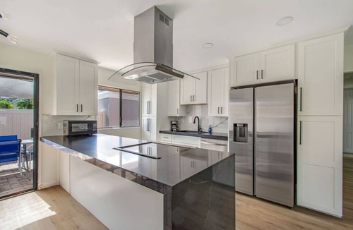 Aliso Viejo Villa | Modern & Clean Townhome Near Dining & Shopping