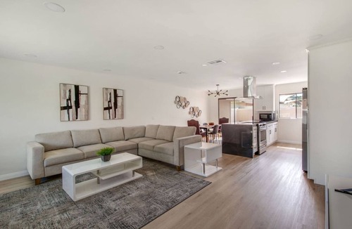 Aliso Viejo Villa | Modern & Clean Townhome Near Dining & Shopping