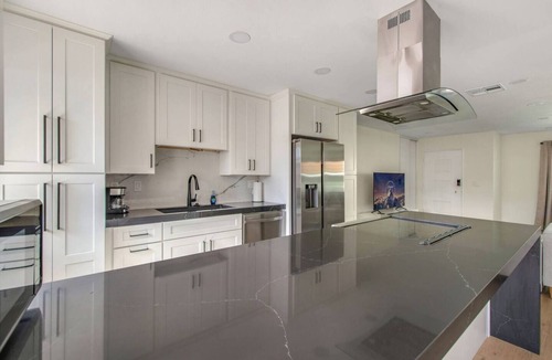 Aliso Viejo Villa | Modern & Clean Townhome Near Dining & Shopping