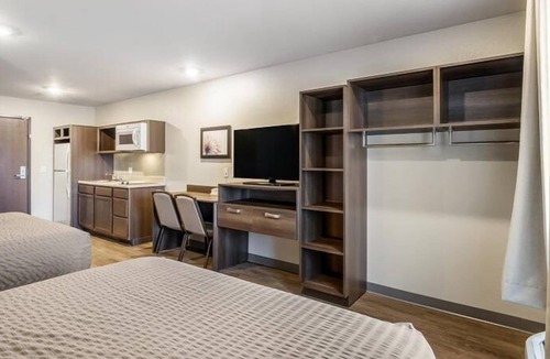 Bellflower Hotel | Modern Comforts in a Charming Locale! Full Kitchen, Pets Allowed, Free Parking!