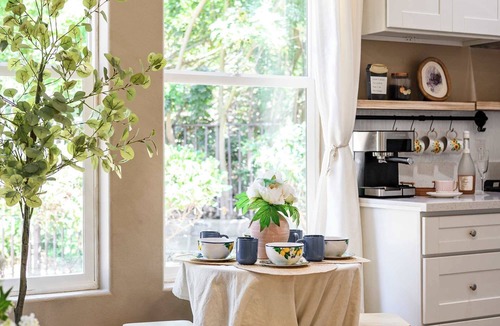 Pomona House | Modern Cozy Stay w Outdoor Patio & Grill