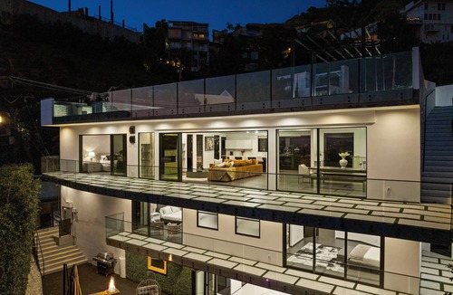Hollywood Hills West Villa | Modern Elegance Luxury Villa