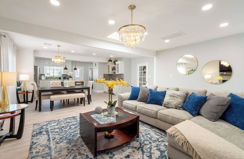 Del Aire House | Modern Escape FIFA CW Tranquility House near LAX, fits 10 guests.