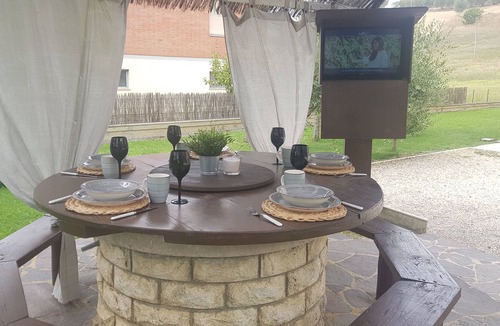 Torrenieri Apartment | Modern holiday home with garden and WIFI in the heart of the Crete Senesi