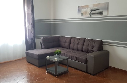 Torrenieri Apartment | Modern holiday home with garden and WIFI in the heart of the Crete Senesi