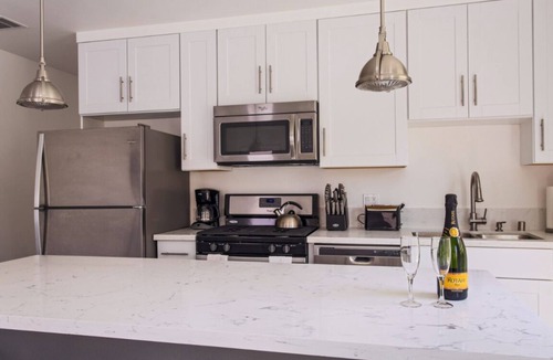 Larchmont Apartment | Modern Hollywood Dream Apartment Larchmont Village