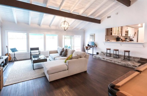 Los Angeles House | Modern Home close to SoFi Stadium, LAX & Beaches