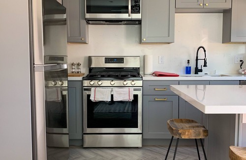 Mid City House | Modern Home in LA w/Rain Shower