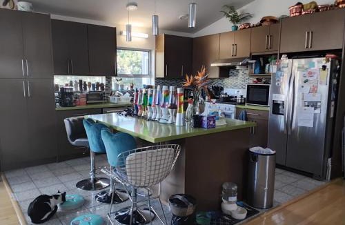 The Plaza House | MODERN HOMESHARE Guest room & bath CSULB Eldorado park