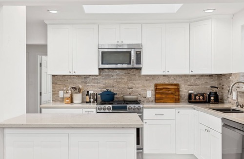 Los Angeles House | Modern Luxury Retreat in LA Jacuzzi BBQ Fire Pit 10 Min to LAX/Sofi
