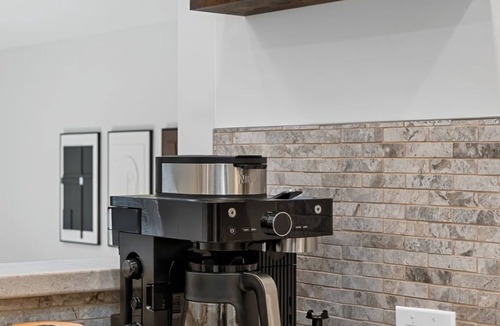 Los Angeles House | Modern Luxury Retreat in LA Jacuzzi BBQ Fire Pit 10 Min to LAX/Sofi