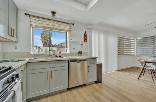 Lancaster House | Modern Midcentury: Massage Chair, BBQ, TV, Sleeps 6