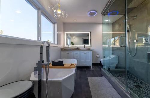 Central San Pedro Villa | Modern San Pedro Home, Sleeps 12, Hot Tub, Fire Place, Private Parking