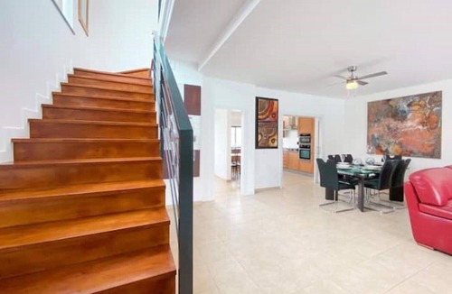 Lagos Villa | Modern, spacious Villa with private pool, quiet location, close to all amenities
