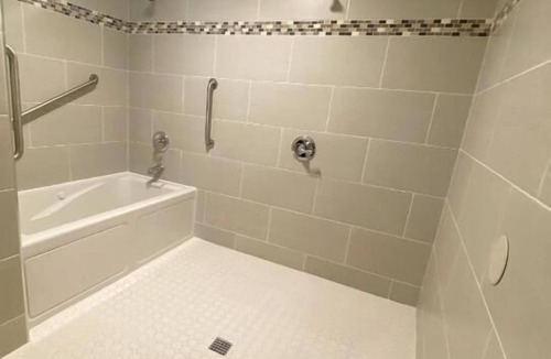 Torrance Hotel | Modern Suite Close to Redondo Beach & Manhattan Beach Attractions
