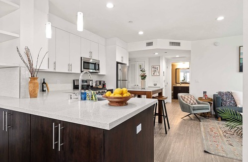 Carthay Circle Condo | Modern Urban Retreat with Industrial Flair
