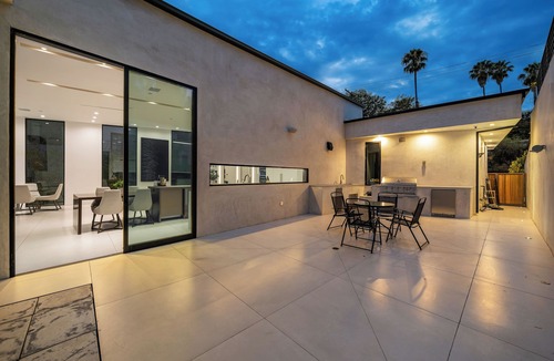 Hollywood Dell Villa | MODERN VILLA 5 BEDROOM 5 BATH