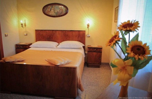 Montefalco Bed & Breakfast | Montefalco Guest House - Red Room